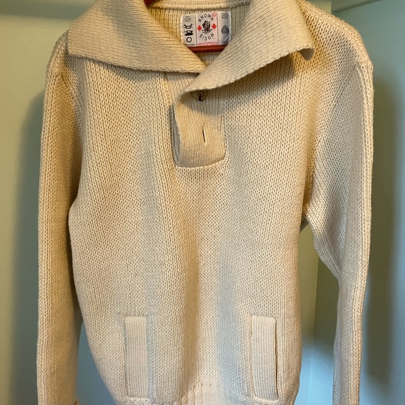 Pure Virgin Wool sweater made in Canada - Picture 2 of 2